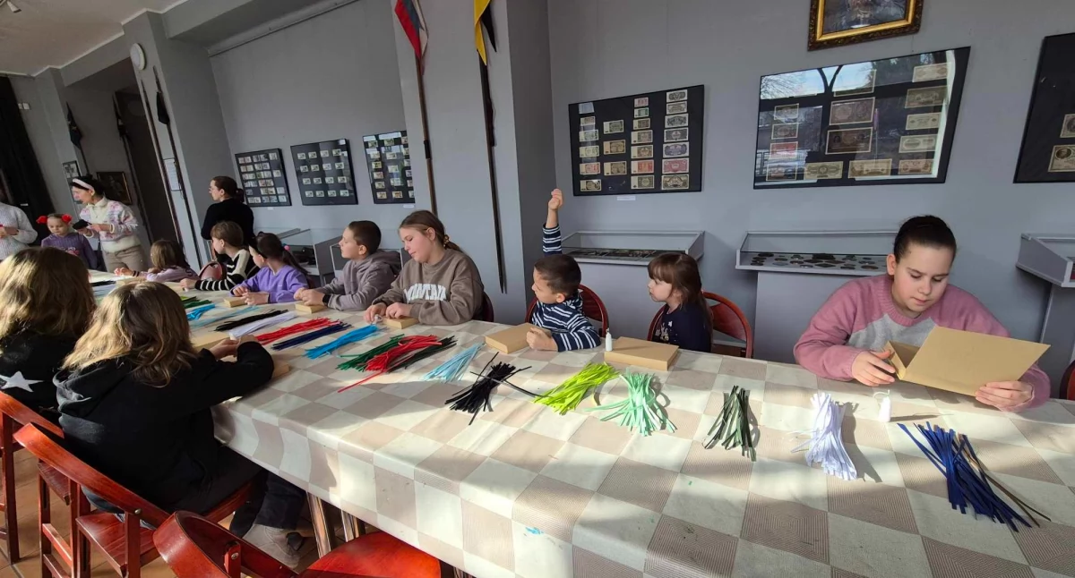 Ferie w Muzeum Regionalnym pod znakiem baśni Andersena. Na warsztatach pojawiło się blisko 20 dzieci