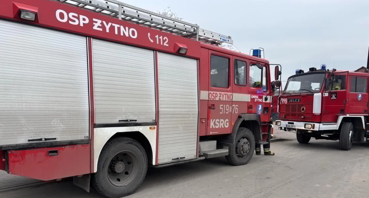 Strażacy wezwani do pożaru w miejscowości Borzykowa. Palia się sadza w kominie 
