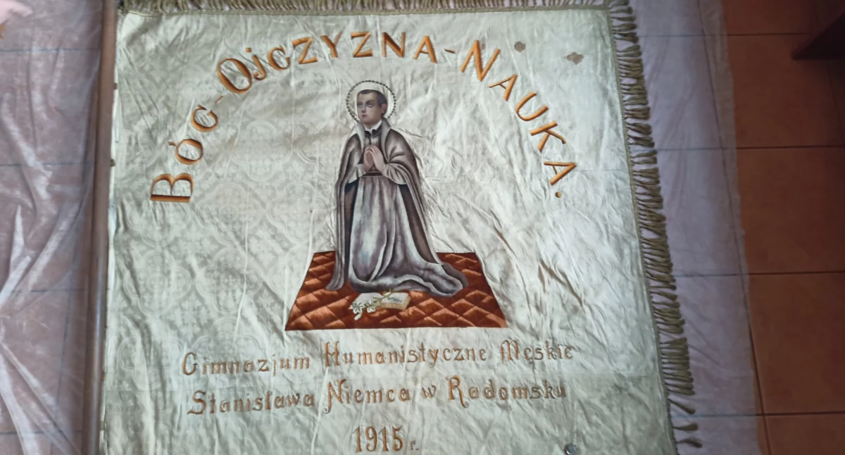 Sztandar dla gimnazjum Niemca [Historia według Nowaka]