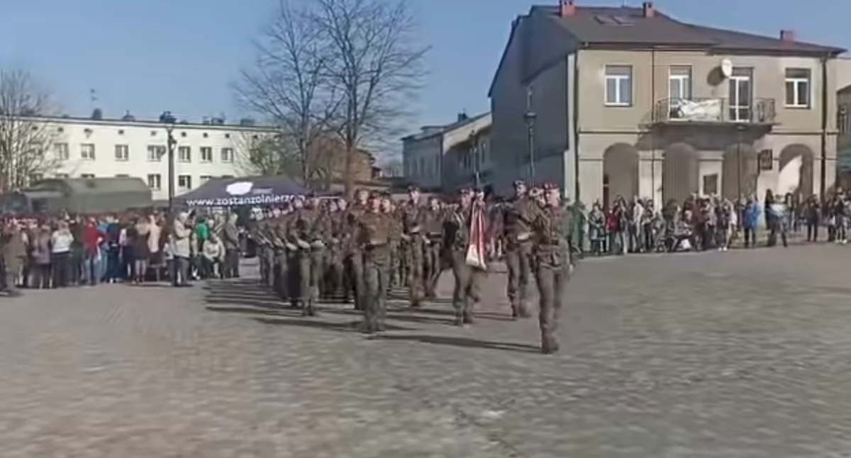Przedbórz. Przysięga żołnierzy z Tomaszowa Mazowieckiego. Na finał defilada