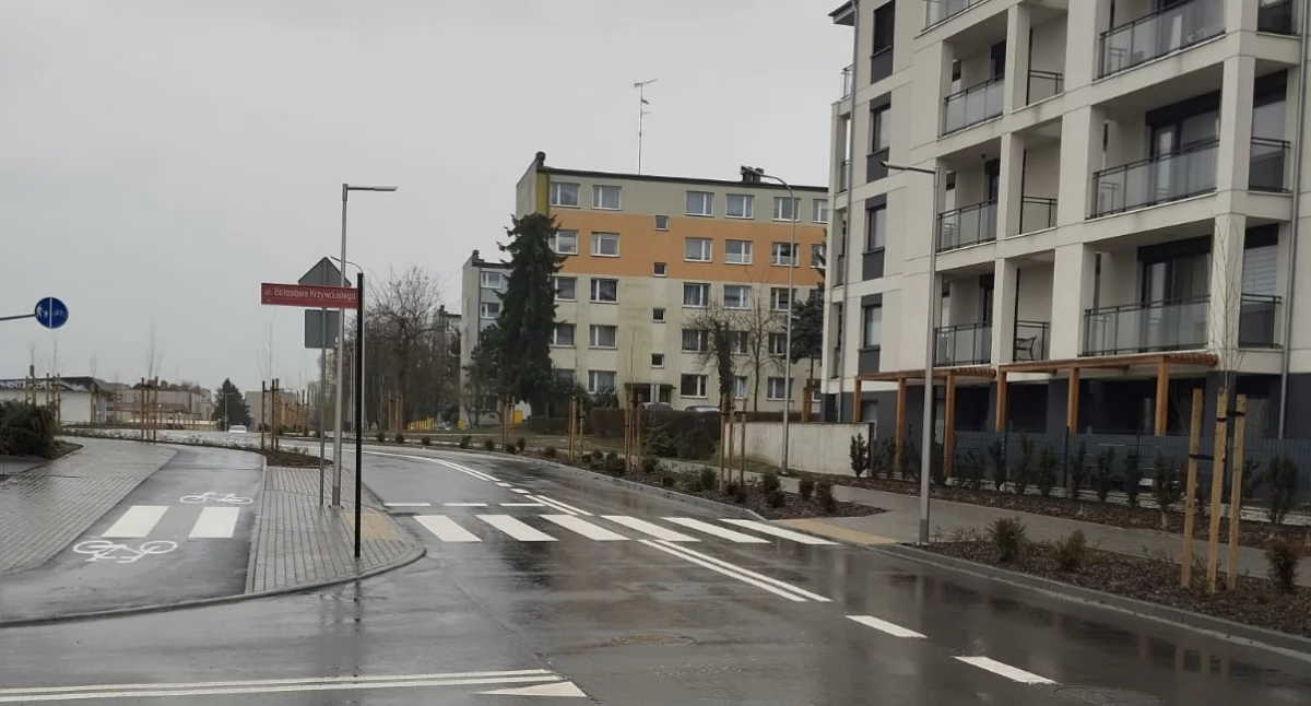 Czytelnik: Na Łokietka miasto oszczędza na znakach. To niezgodne z przepisami i niebezpieczne. Dla pieszych