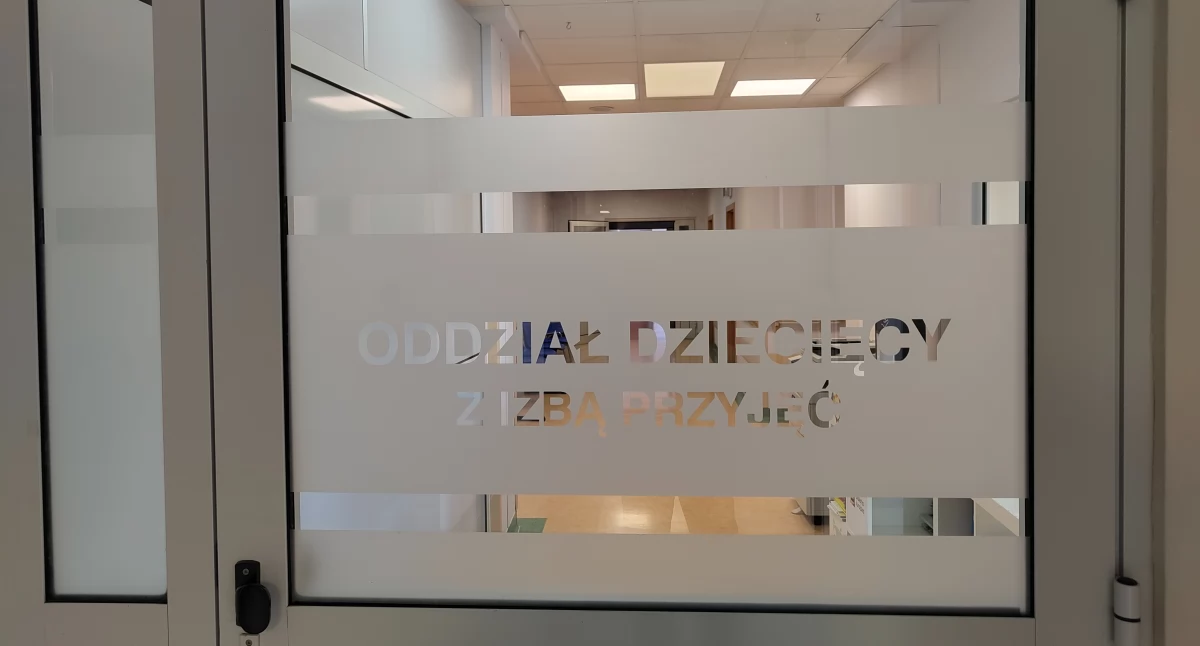 [FILM] Pediatra w szpitalu znów działa. Ordynator Jarosław Cielecki : - Mamy sprzęt, leki, a przede wszystkim lekarzy i personel. Jesteśmy gotowi