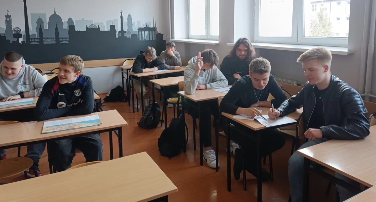 Ostatnie przygotowania uczniów Elektryka. Za kilka dni pakują walizki i ruszają w drogę. Po naukę i zawodowe doświadczenie