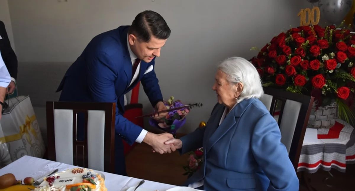 Pani Mieczysława Trajdos świętowała swoje setne urodziny. Mieszkanka Kamieńska przyjmowała życzenia i gratulacje
