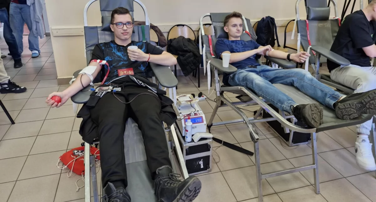 Akcja Honorowy Dawca Krwi w Elektryku. Uczniowie oddali 12,5 litra tego bezcennego płynu