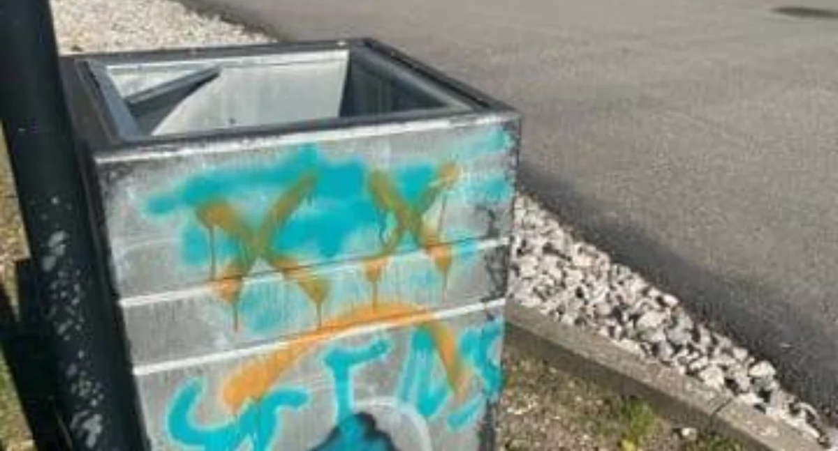 UM: - Robimy wiosenne porządki. Musimy malować kosze, które zostały zniszczone. A przecież wszyscy chcemy, żeby Radomsko było jeszcze piękniejsze