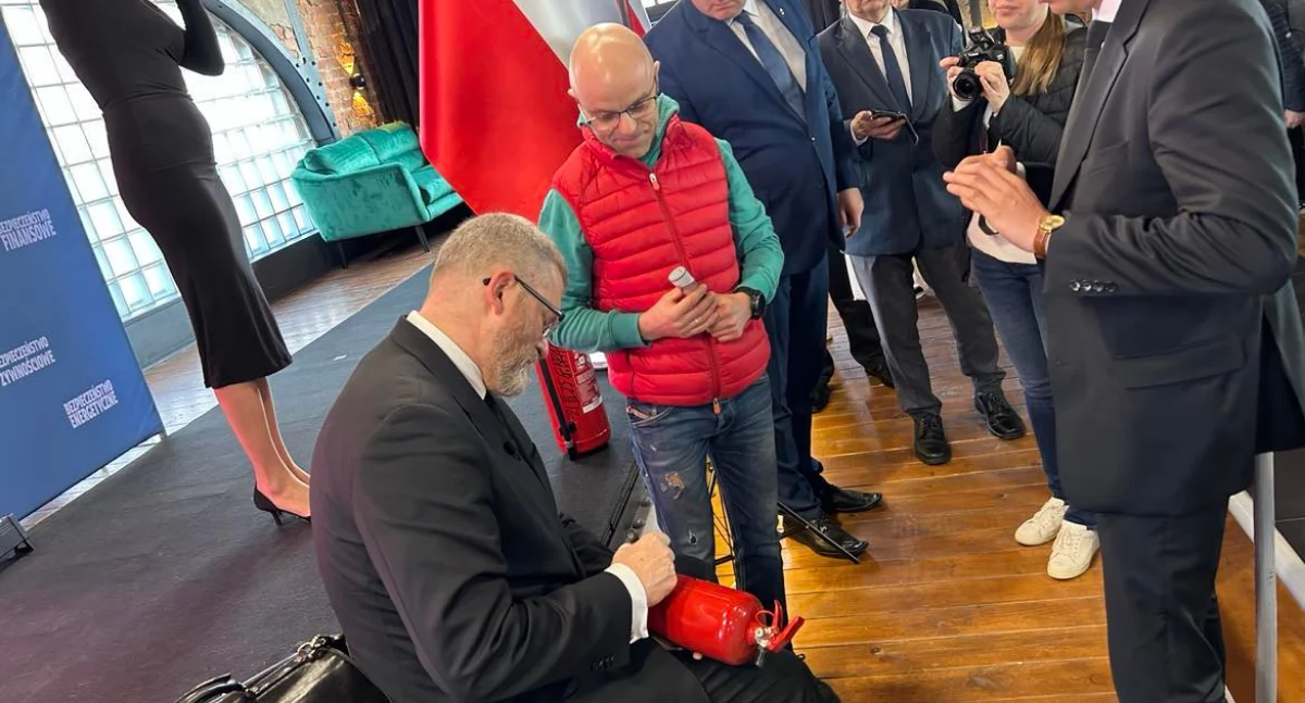 Braun w Radomsku pyta: schabowy czy świerszczowy? Po co nam wiatraki do mielenia ptaków?