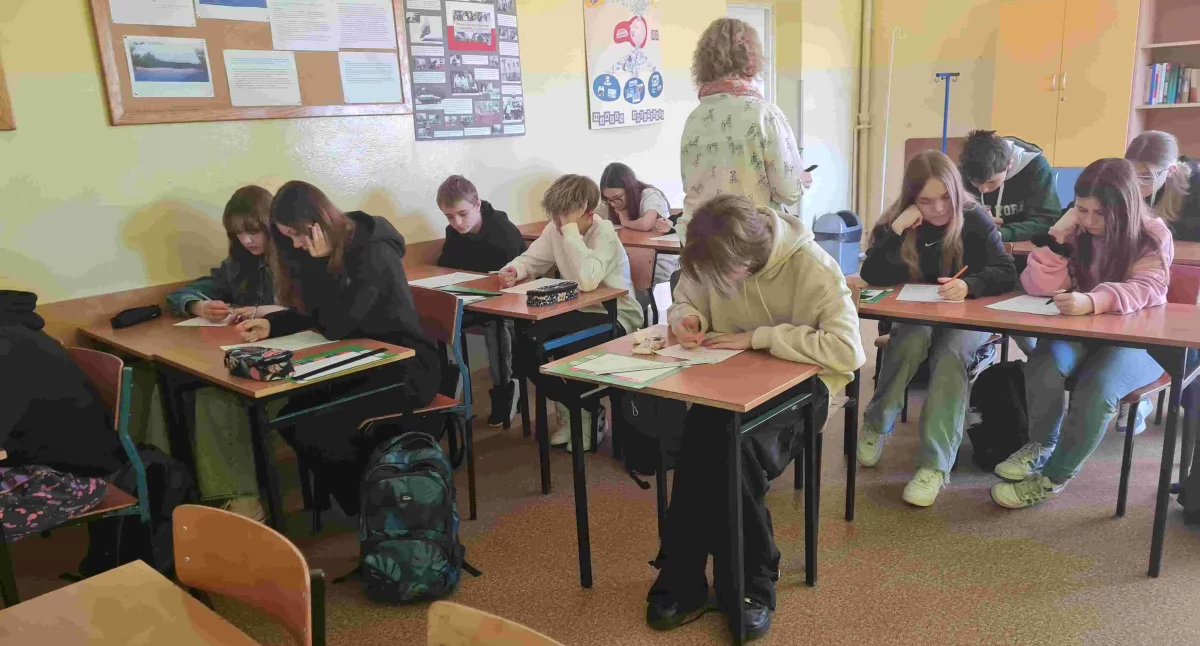 Magdalena Plich z radomszczańskiego KRUS-u na lekcji w szkole w Dobryszycach