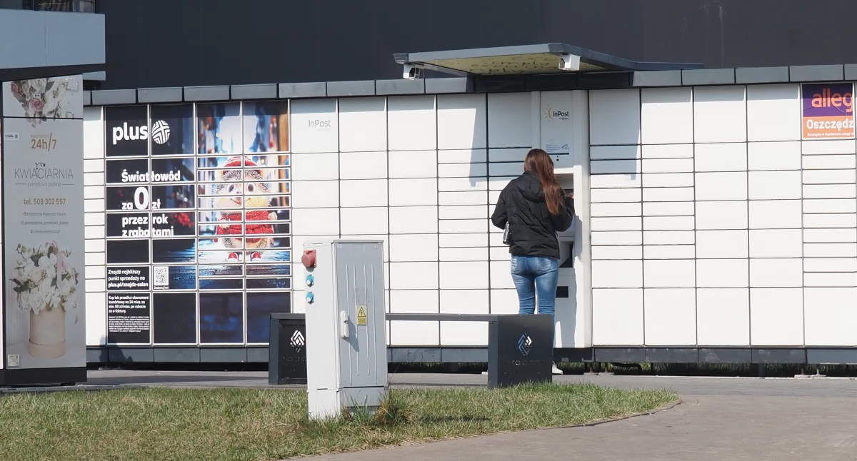 Ciągle w trasie. Kurierzy opowiadają o swojej pracy. „Jak liczę, to wychodzi mi 12 godzin dziennie