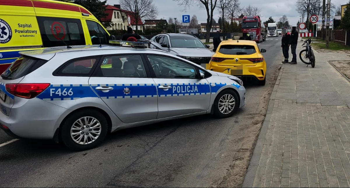 Wypadek na Narutowicza. 75-latek zasłabł za kierownicą. Mężczyznę odwieziono do szpitala 