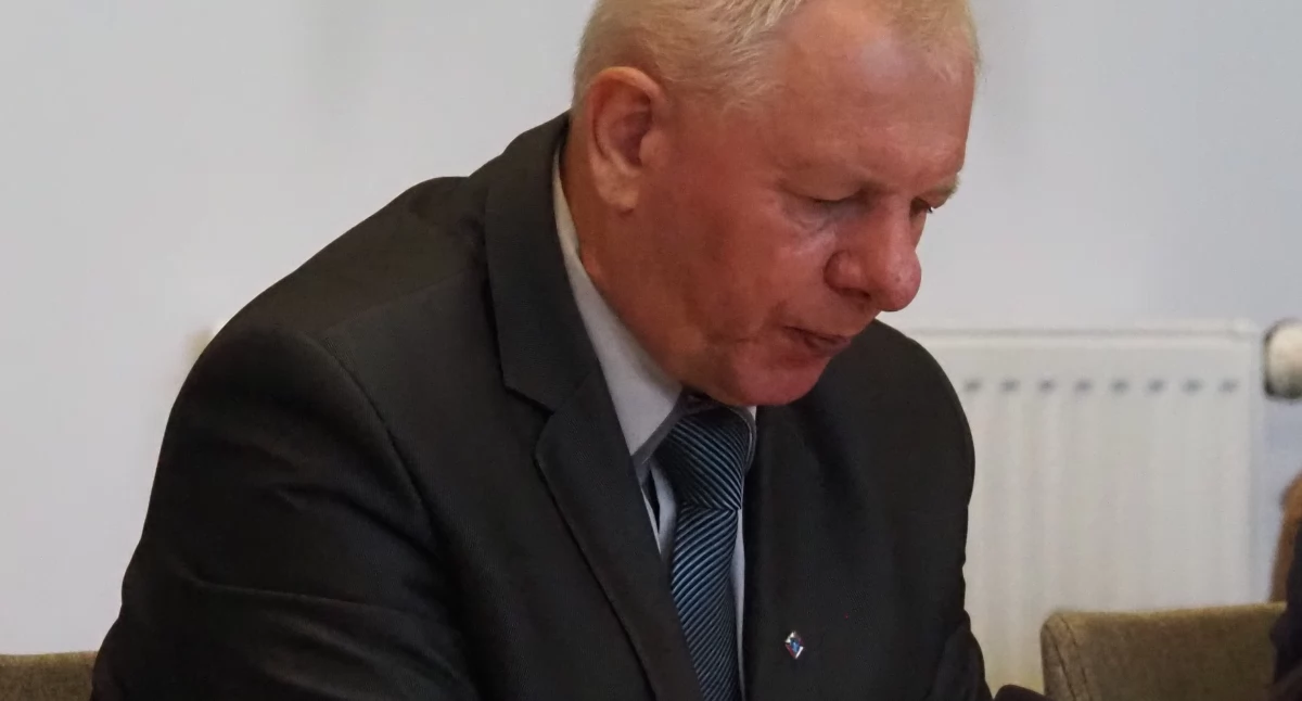 Sesja Rady Miasta. Andrzej Kucharski (PiS): - Po co było pytać mieszkańców o coś, co mieszkańcy doskonale wiedzieli? Dziękuję pani skarbnik, że zaoszczędziła
