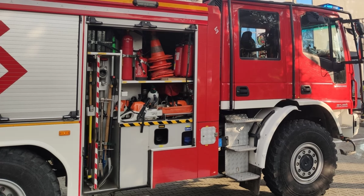 Sąsiedzi nie widzieli kobiety od soboty. Postanowili wezwać pomoc. Drzwi otworzyli strażacy