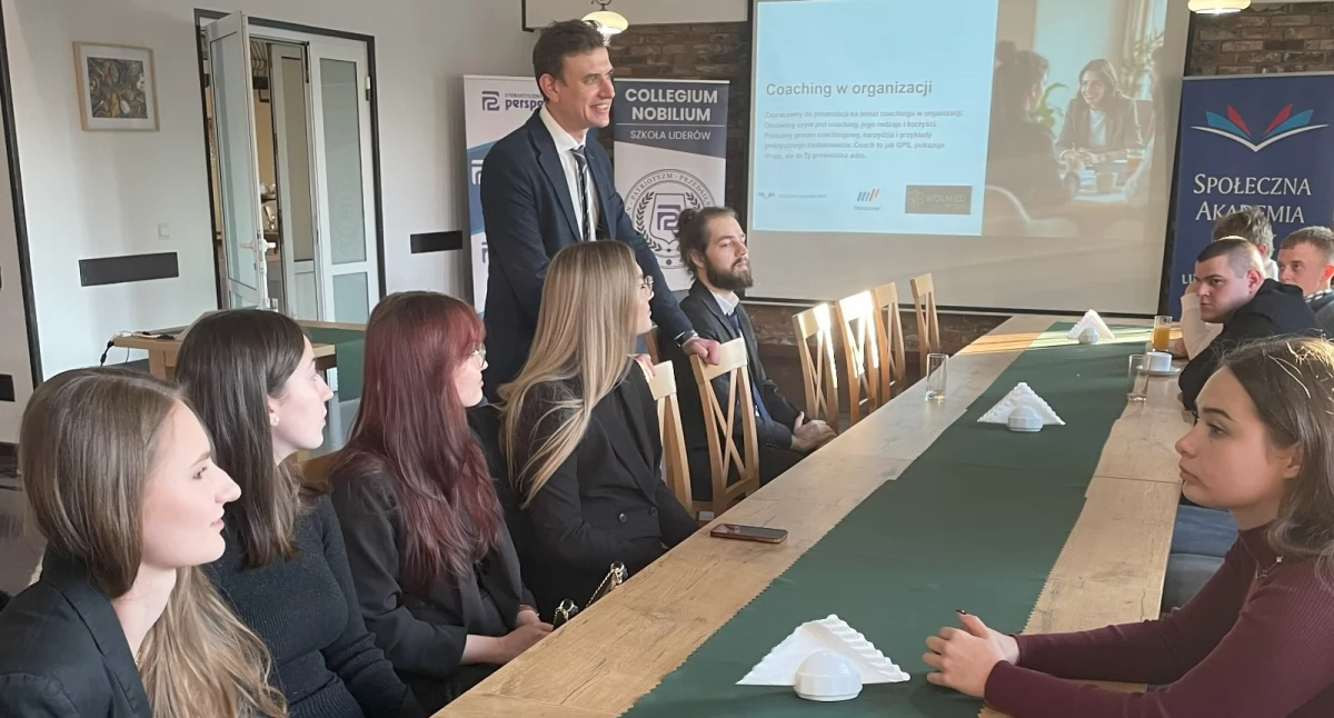 Pierwsza edycja Szkoły Liderów Stowarzyszenia Perspektywy zakończona. Uczestnicy odebrali dyplomy
