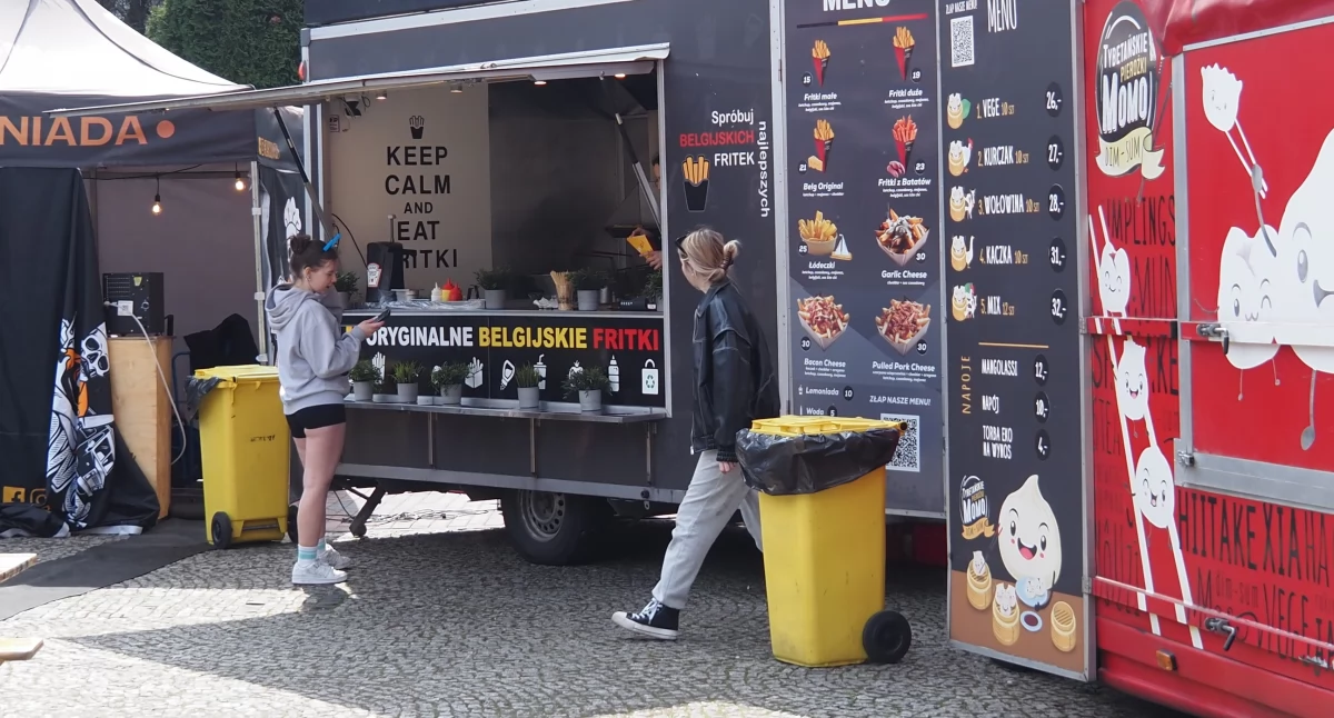 [ZDJĘCIA] Żarciowozy na placu 3 Maja. Kolejny zjazd food trucków w Radomsku