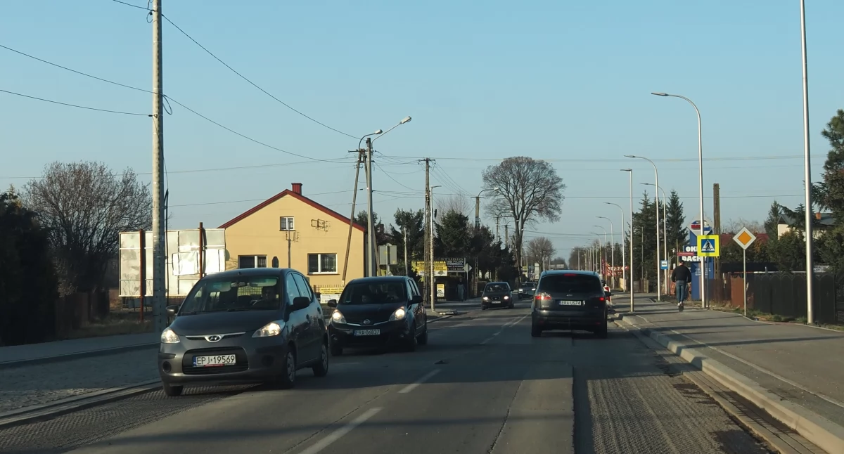 Czytelnik: - To łatanie asfaltu na Narutowicza to jakaś kpina. Rzecznik GDDKiA: - Tego nie było przecież w planie
