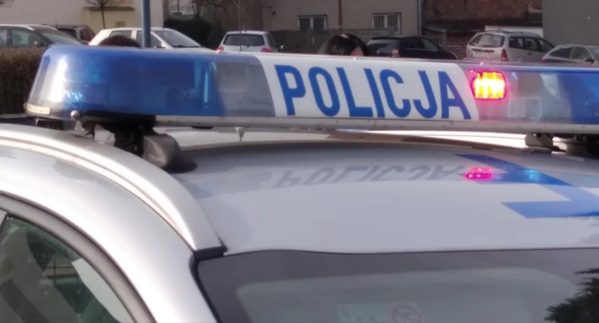 Włamanie do sklepu w Jedlnie Drugim. Złodziej skradł pieniądze i artykuły przemysłowe