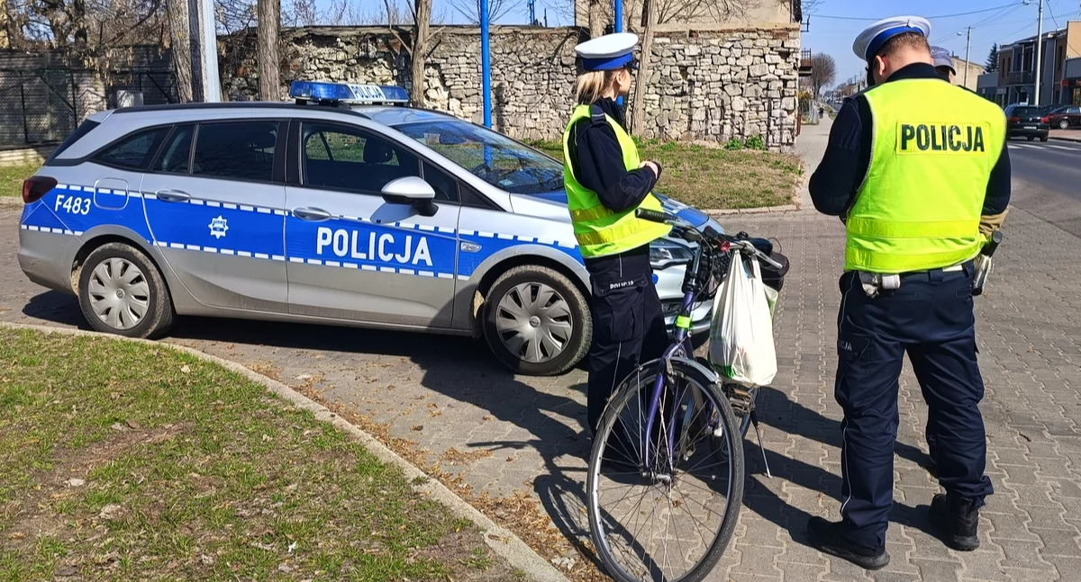 Jednośladem bezpiecznie do celu. Policjanci rozmawiali z rowerzystami i motocyklistami