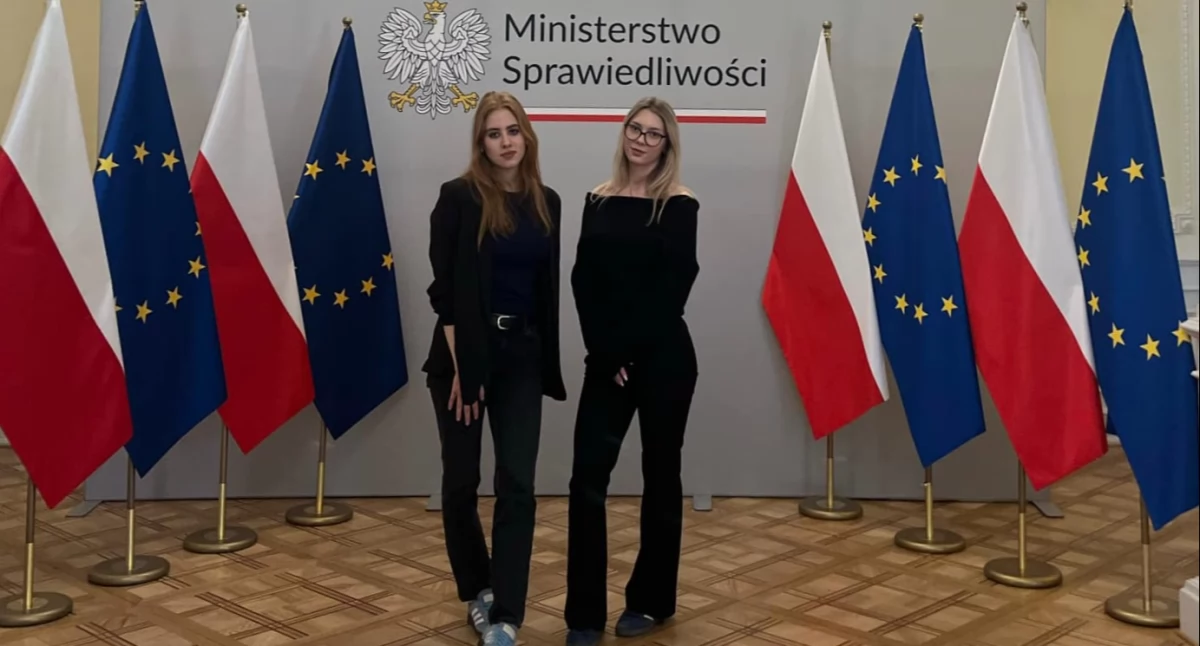 Sukces uczennic I LO: Nadia Cyganek i Maja Lipina laureatkami finału V Olimpiady Wiedzy o Prawach Ucznia