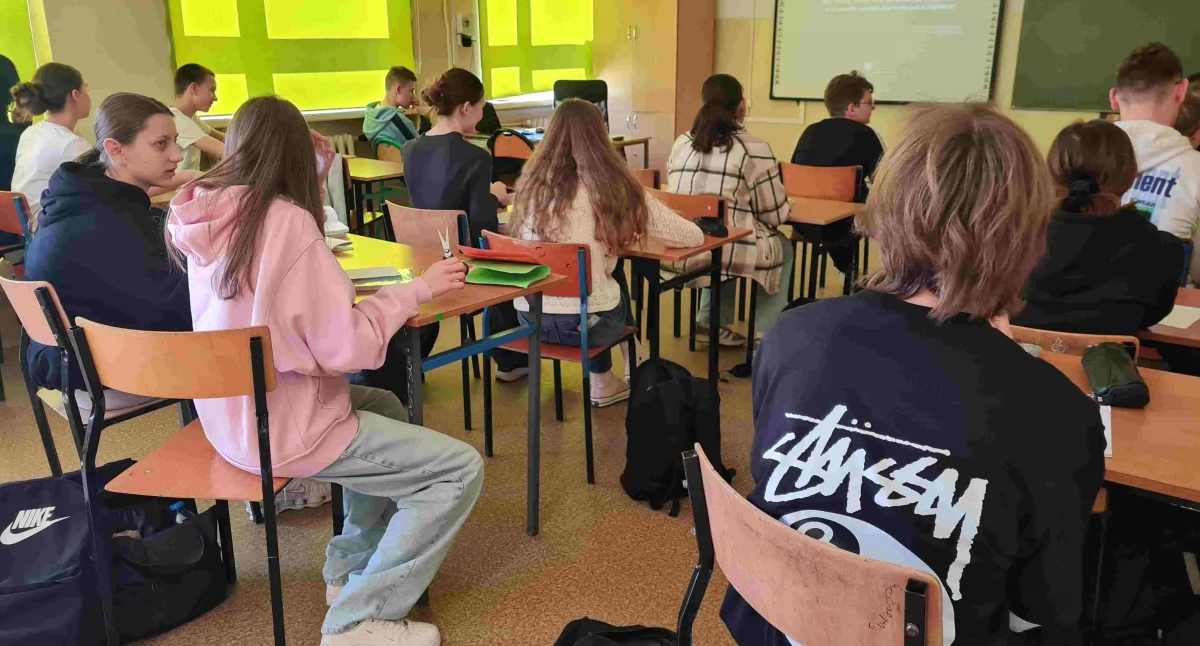 Uczniowie z Dobryszyc mieli zajęcia z sędzią Kosterkiewiczem z Sądu Okręgowego w Poznaniu