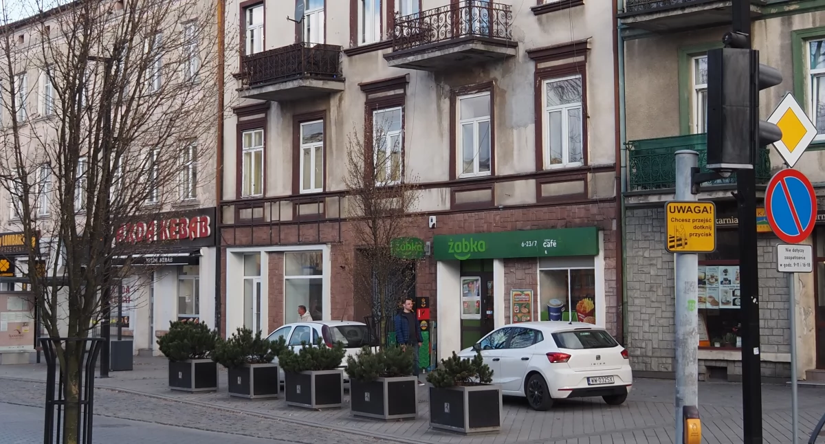 Strażacy wezwani do pożaru przy placu 3 Maja. Dyżurny wysłał trzy jednostki
