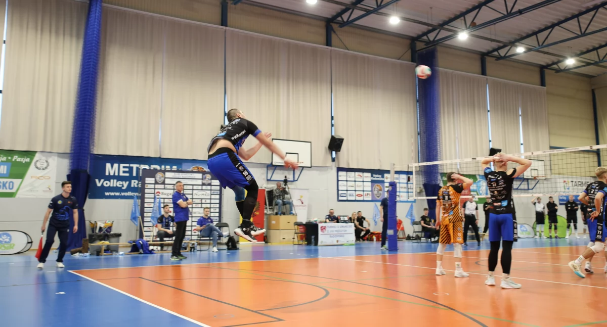 Gospodarze nie byli gościnni. Odnieśli trzy zwycięstwa. Siatkarze METPRIM Volley w finałach o II Ligę