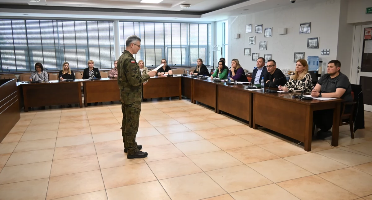 Bezpieczeństwo i obronność w powiecie radomszczańskim tematem spotkania w starostwie