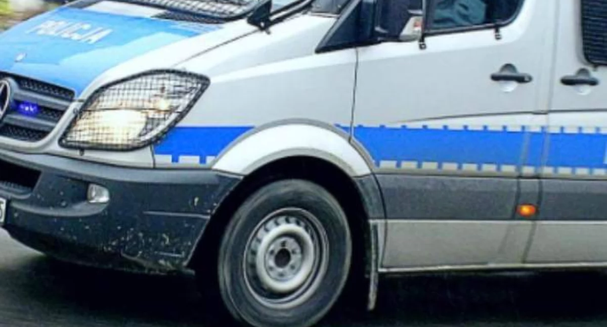 Wypadek w Żytnie. Seat Leon wypadł z drogi i wpadł do strumienia. Poszkodowany został 42-letni kierowca