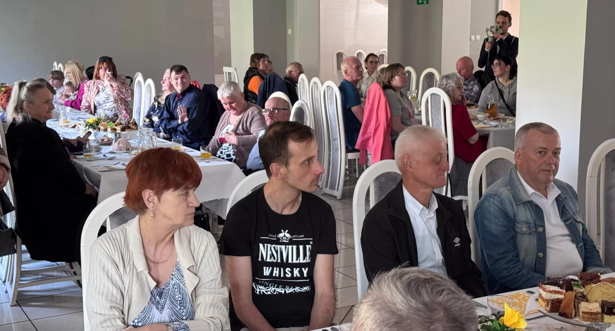 Stowarzyszenie Naturalny Sukces Pomaga zorganizowało wielkanocne śniadanie dla samotnych i potrzebujących