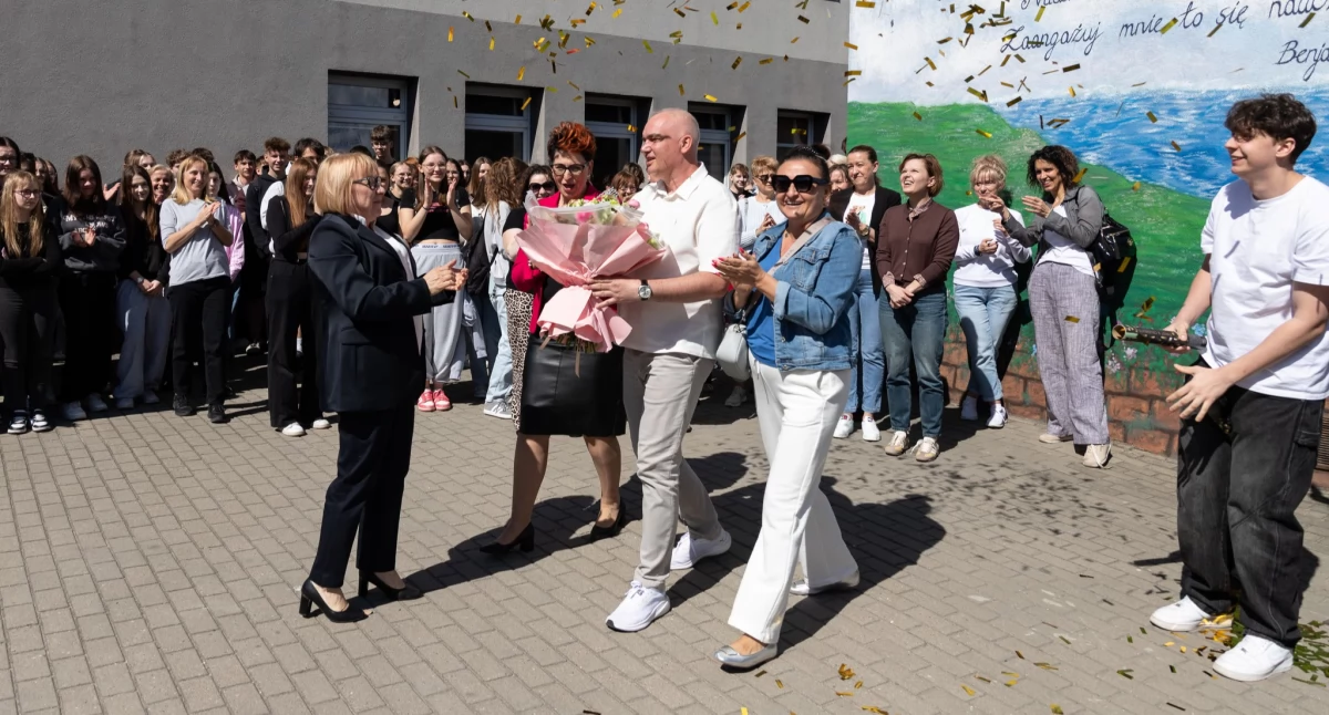 [FILM] Małgorzata Kołodziejska wygrała konkurs na dyrektora Ekonomika. W szkole przywitano ją jak filmową gwiazdę