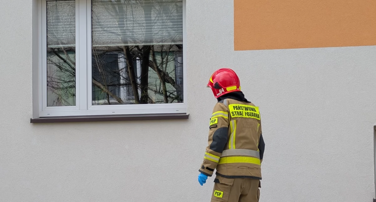 Sąsiedzi nie widzieli mężczyzny od dwóch dni. Wezwali na pomoc strażaków 