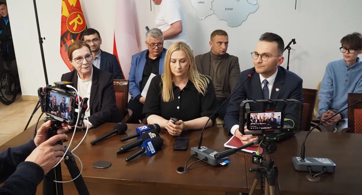 Powiat: Miała być uchwała przeciwko nielegalnej imigracji, skończyło się na uchwale popierającej władze i rząd Tuska [ZDJĘCIA]