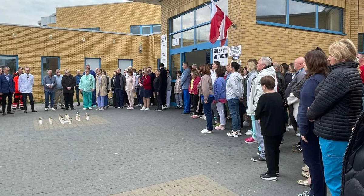 - Jesteśmy po jednej stronie, razem z pacjentami mierzymy się z trudnościami . Pracownicy szpitala minutą ciszy uczcili zamordowanego lekarza