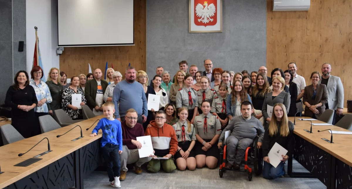 Władze miasta i powiatu oficjalnie podziękowały wolontariuszom i darczyńcom za „Wielkanoc bez samotności”