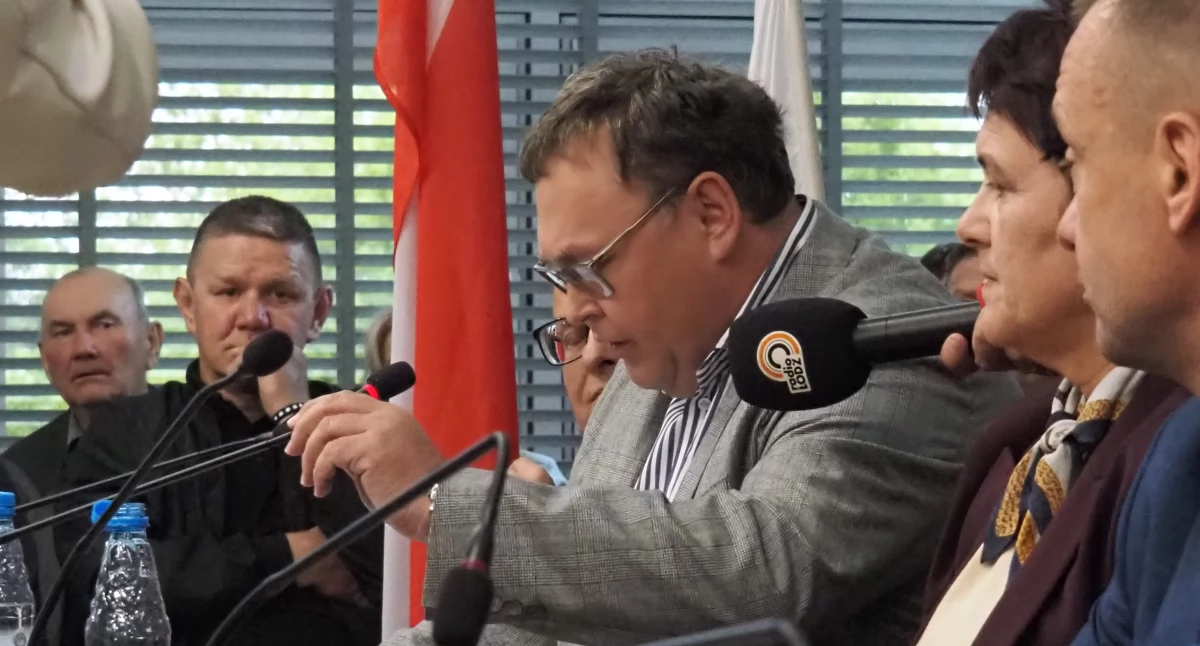 Jak niechcąco poprzeć Tuska? „W polityce wszystko robi się po coś. Kto zyskał, a kto stracił na tej sesji