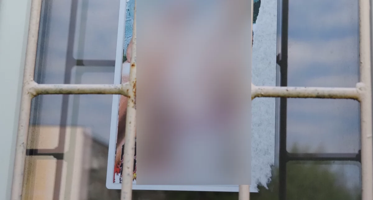 Czytelnik: - Kto to robi? I po co? Żeby takie pornograficzne zdjęcia rozklejać... Prezes RSM-u: - To nie nasz budynek, ale już to załatwiamy