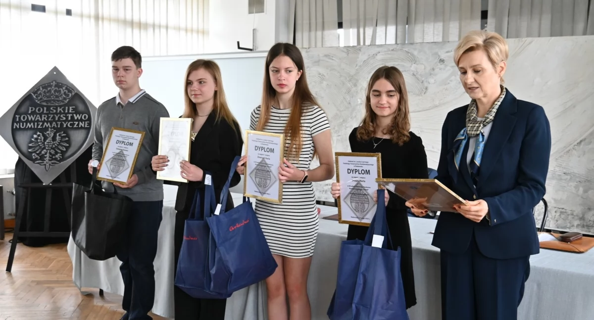 XII edycja Szkolnego Konkursu Numizmatycznego Grosik. Najlepszym wręczono nagrody i dyplomy