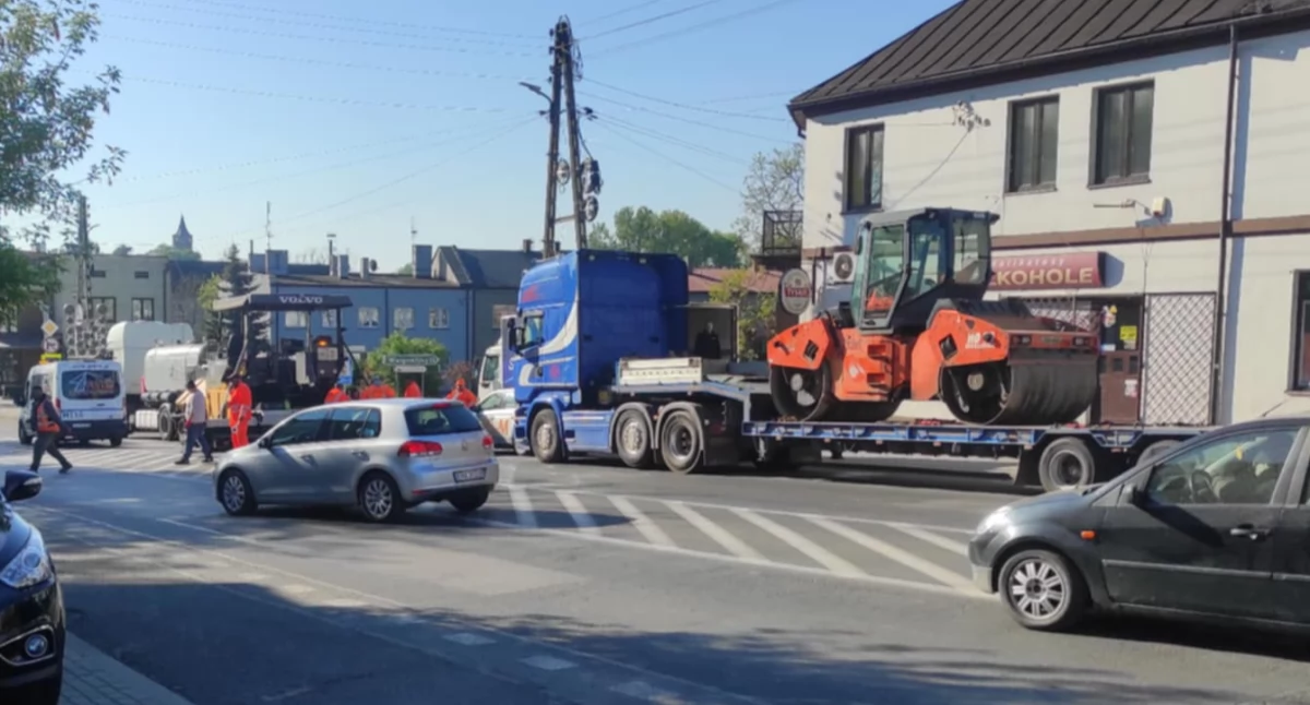 Korki w Przedborzu. Zaczął się remont drogi krajowej numer 42