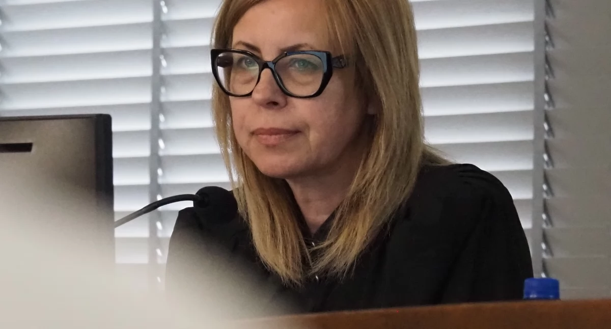Na stole jest kilka scenariuszy: Przymierzają się do odwołania Gajzler ze stanowiska przewodniczącej rady