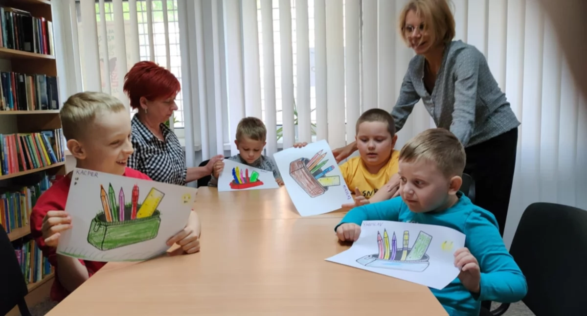 Bajki Pomagajki. Tym razem biblioteka gościła maluchy z przedszkola specjalnego