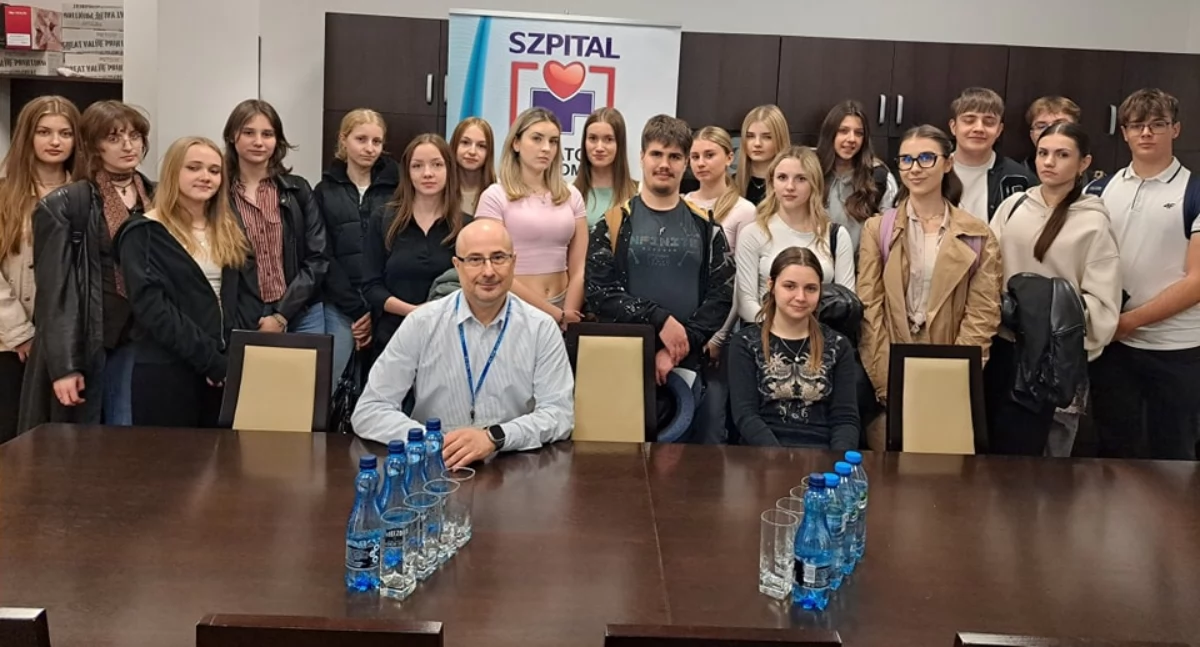 “Edukacja Zdrowotna - Medyczny start”. Program realizują uczniowie klas biologiczno-chemicznych i przyrodniczych