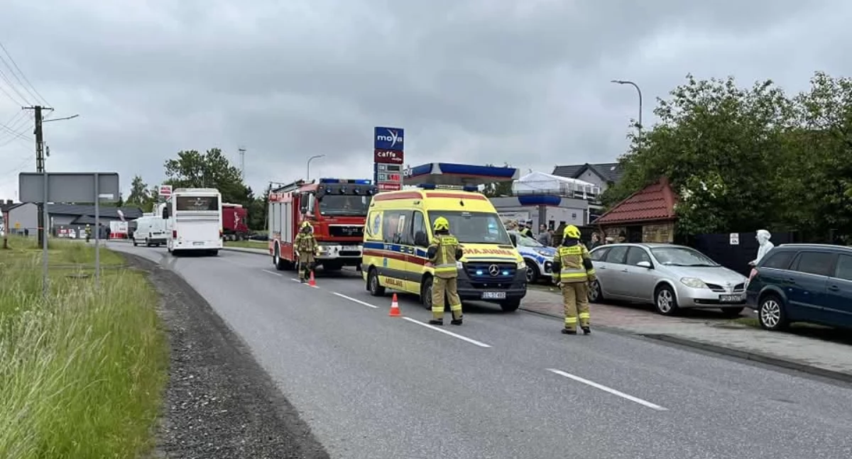 Groźny wypadek na ulicy Głowackiego w Kamieńsku. Poszkodowana 57-latka w bardzo ciężkim stanie