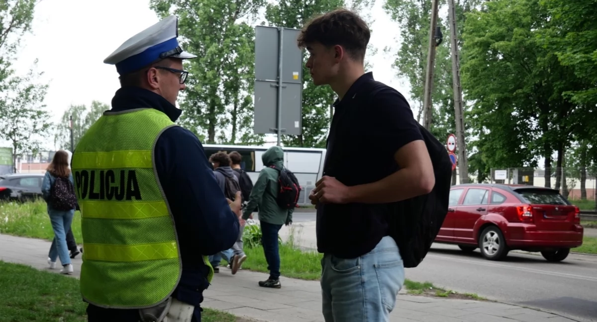 Radomszczańscy policjanci mówili uczniom: - Masz jedno życie, nie przegap go przez ekran