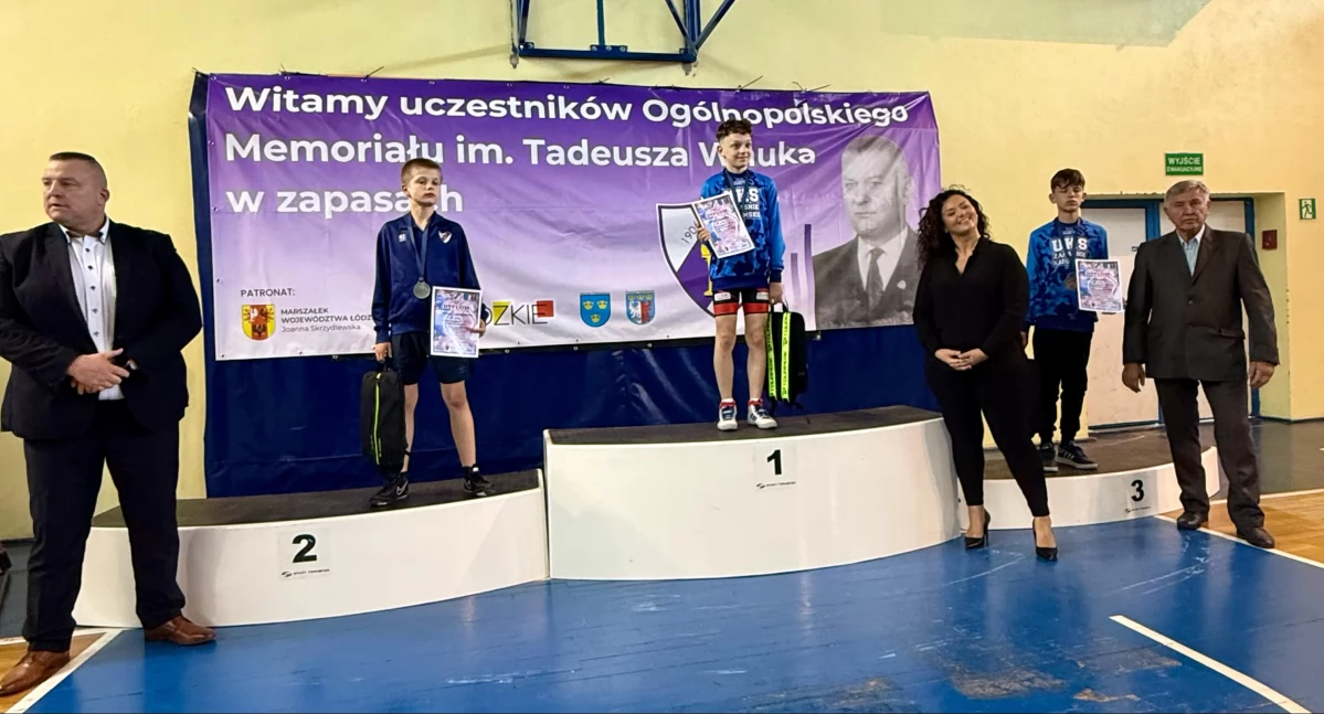 Pięć medali i drugie miejsce drużynowo zawodników UKS-u Zapaśnik Radomsko na turnieju w Pabianicach