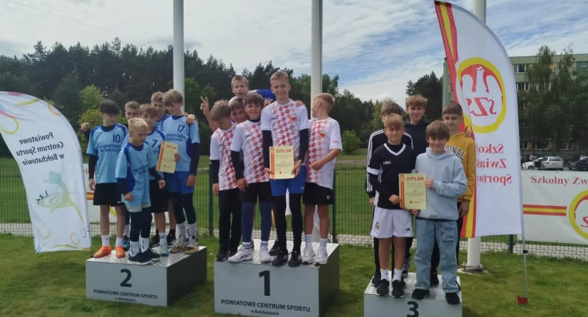  Półfinały Wojewódzkie w Czwórboju Lekkoatletycznym. Na pierwszym miejscu reprezentacja 