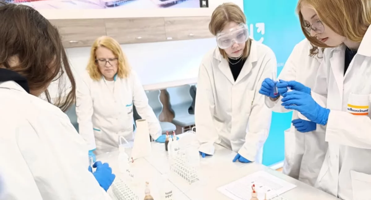 Liceum im. K. K. Baczyńskiego. Chemiczne warsztaty z pracownikami Wydziału Chemii Uniwersytetu Łódzkiego