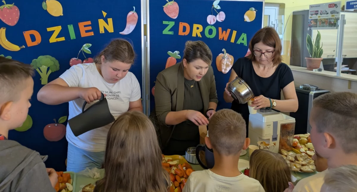 Dzień Zdrowia w Krzętowie: słodkie, ale zdrowe soki z owoców i warzyw