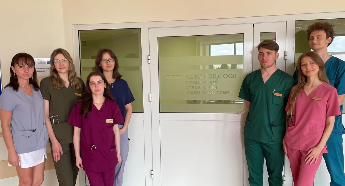 Studenci III roku kierunku lekarskiego AJD na ćwiczeniach w Szpitalu Powiatowym