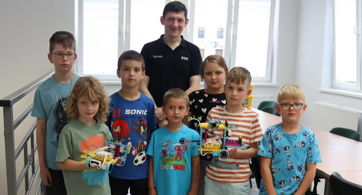 Pokazowe warsztaty LEGO Robotyki w Przedborzu. W Miejskim Domu Kultury dzieci budowały, programowały i rozwijały kreatywnością