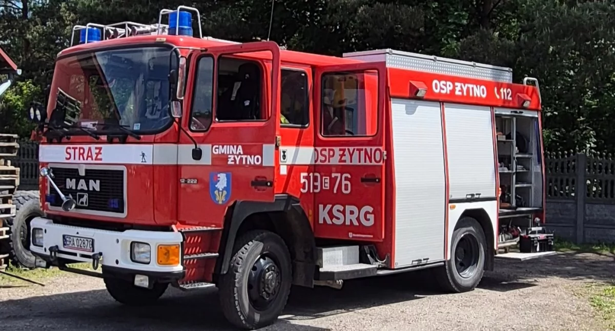 75-latek zasłabł, przewrócił się i stracił przytomność. Jego bliscy rozpoczęli resuscytację