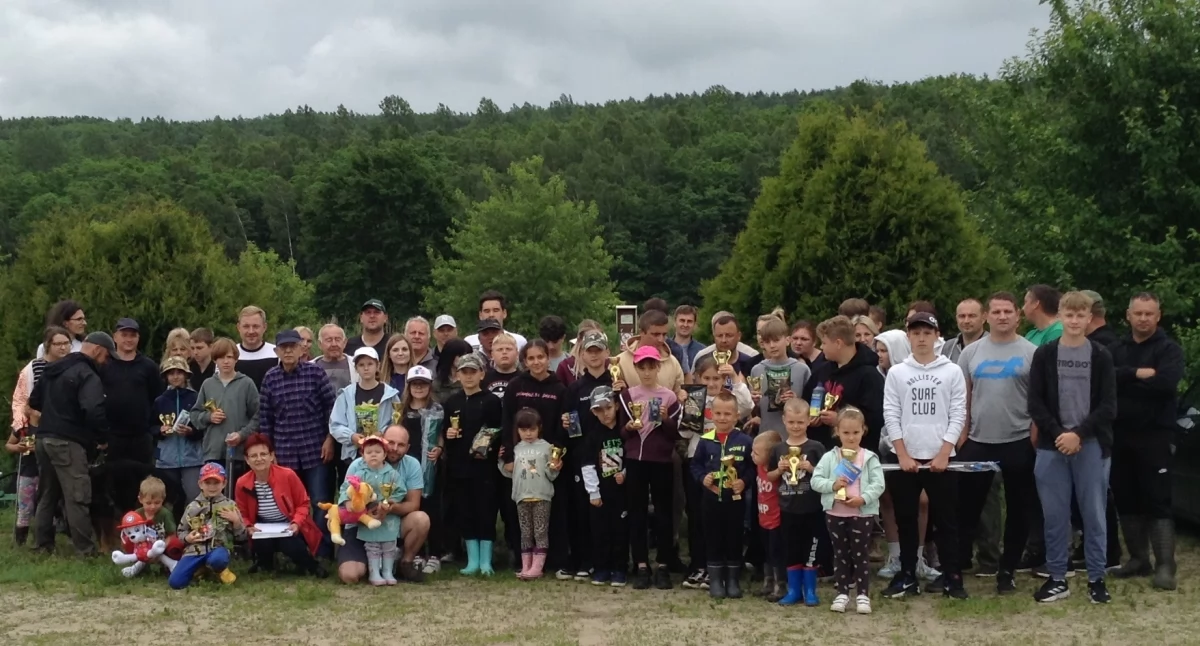 Spławikowy Konkurs Wędkarski z okazji Gminnego Dnia Dziecka nad „Kmieciną” w gminie Kamieńsk